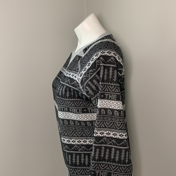 The North Face Logo Sweatshirt Trees Mountains Snowflakes size Small - Picture 4 of 8